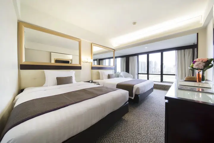 Гонконг: Regal Oriental Hotel