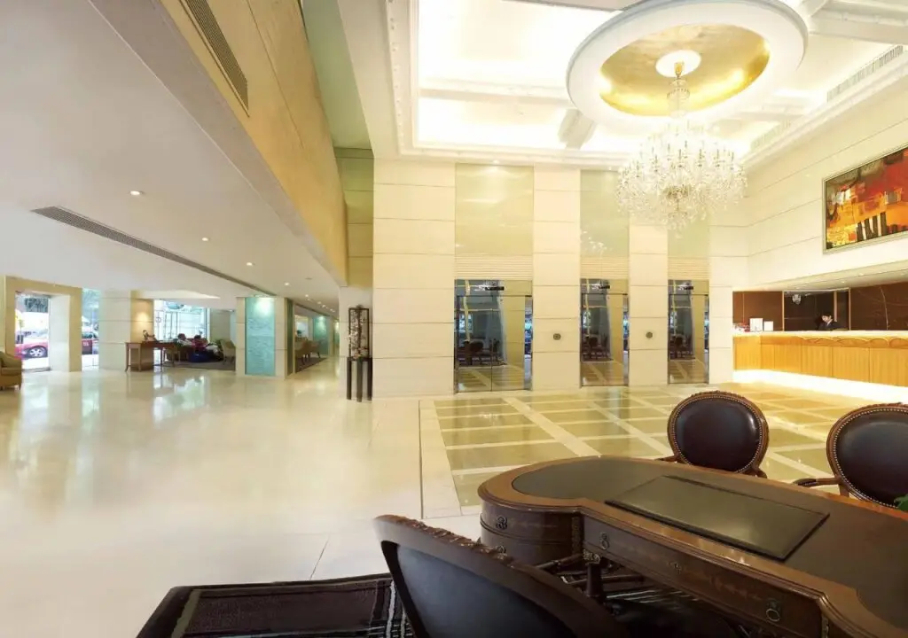 Гонконг: Wharney Hotel