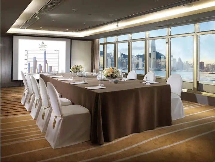 Гонконг: The Royal Pacific Hotel & Towers