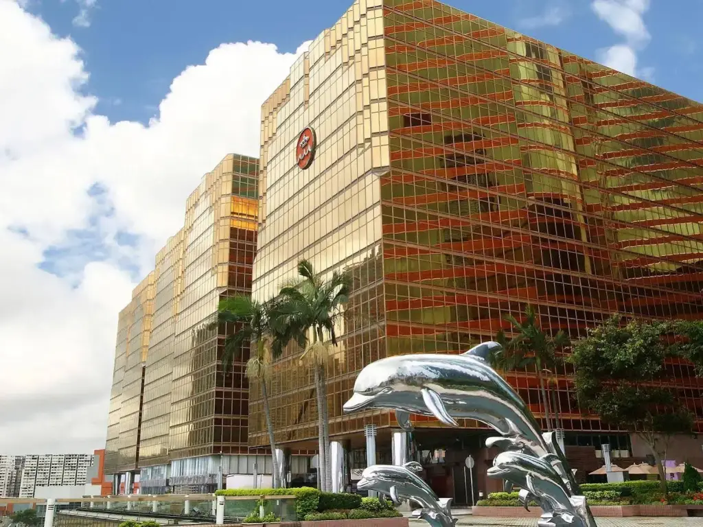 The Royal Pacific Hotel & Towers — фото 1