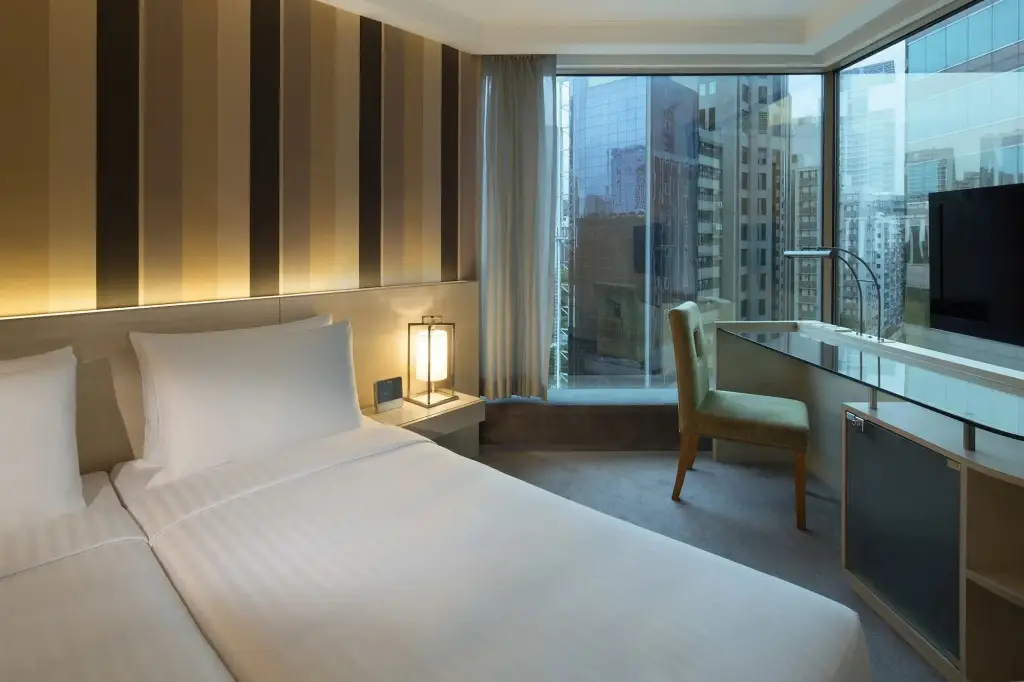 Гонконг: The Royal Pacific Hotel & Towers