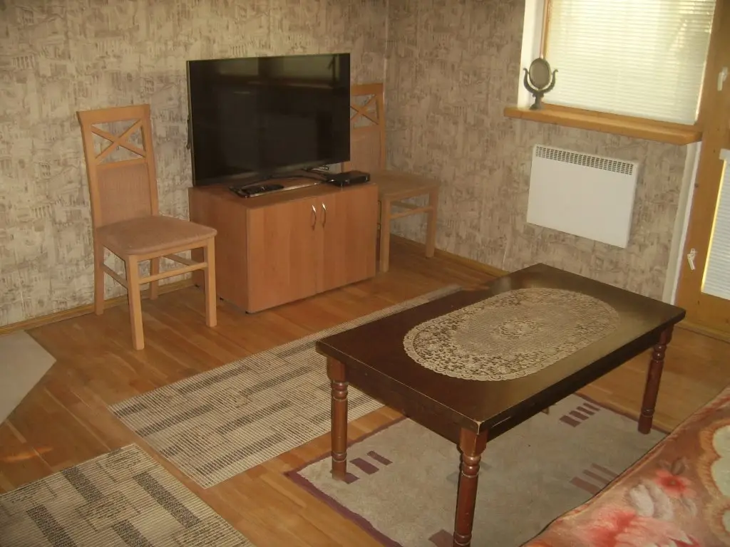 Балтийск: Zhile Posutochno, Bilyard, Ban'ka Na Drovah V Baltijske