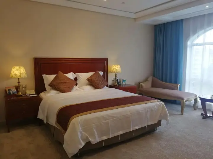 Цзясинь: Aventine Town Hotel