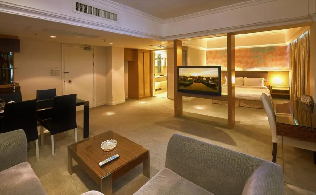Гонконг: Warwick Hotel