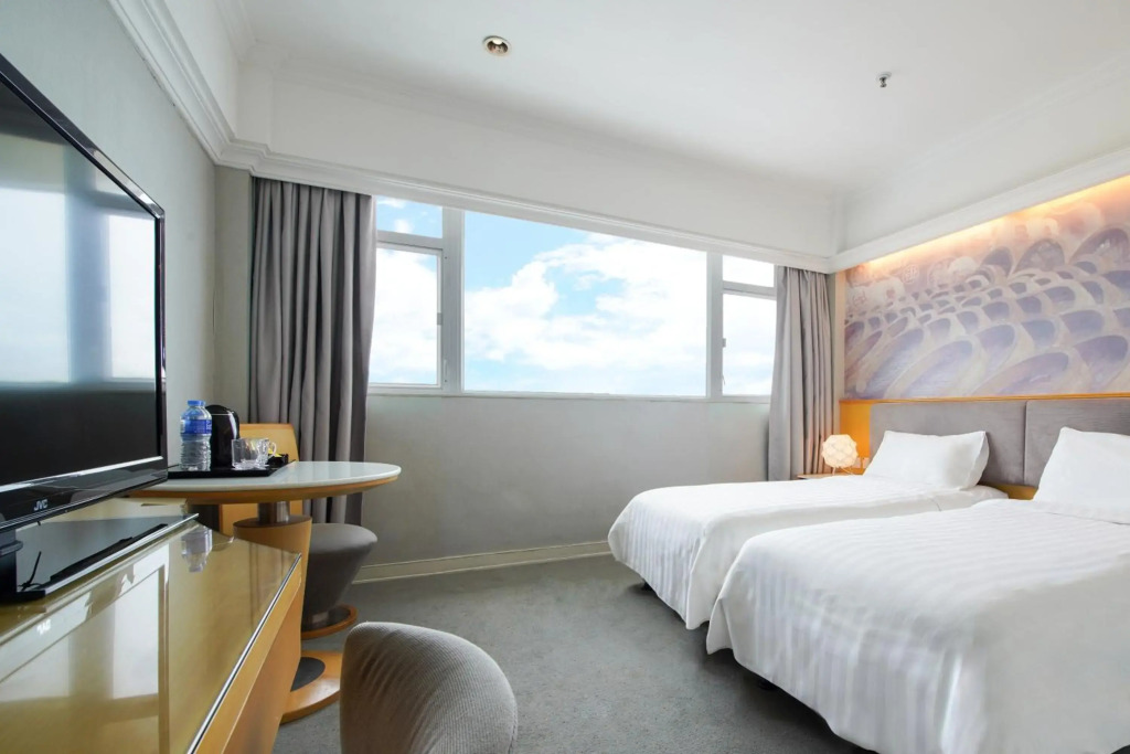 Гонконг: Warwick Hotel