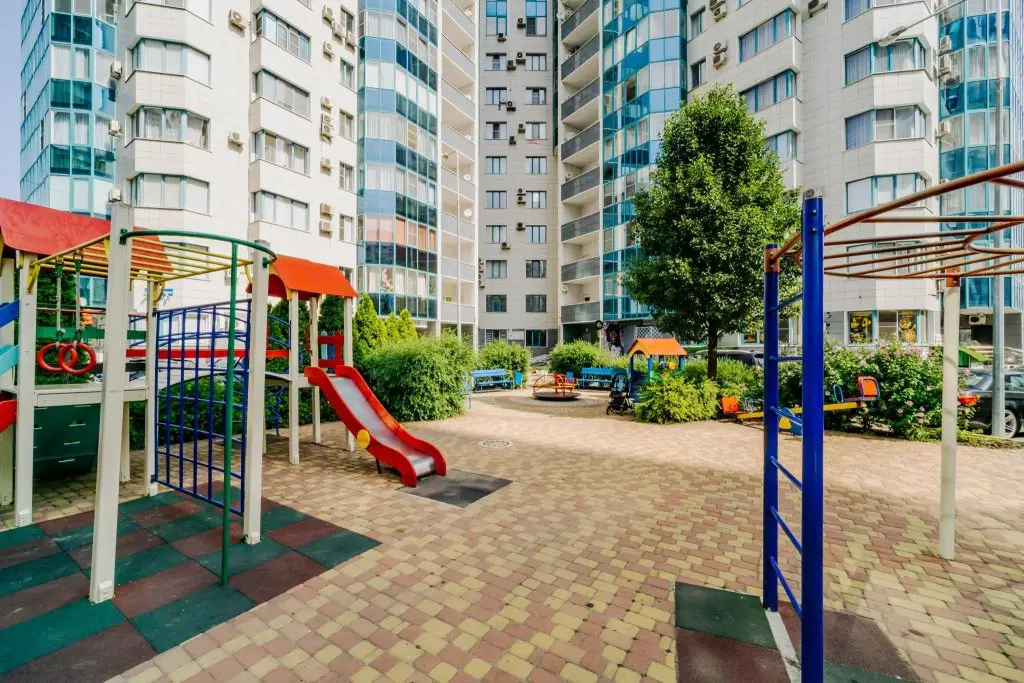 Краснодар: RentHouse (РентХаус) на Кубанской набережной 37/11