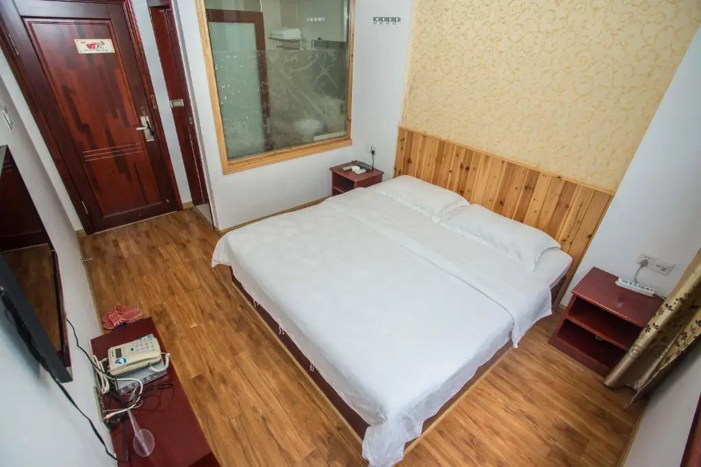 Чжанцзяцзе: Zhangjiajie Yijiaqin Hotel