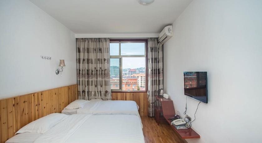 Чжанцзяцзе: Zhangjiajie Yijiaqin Hotel