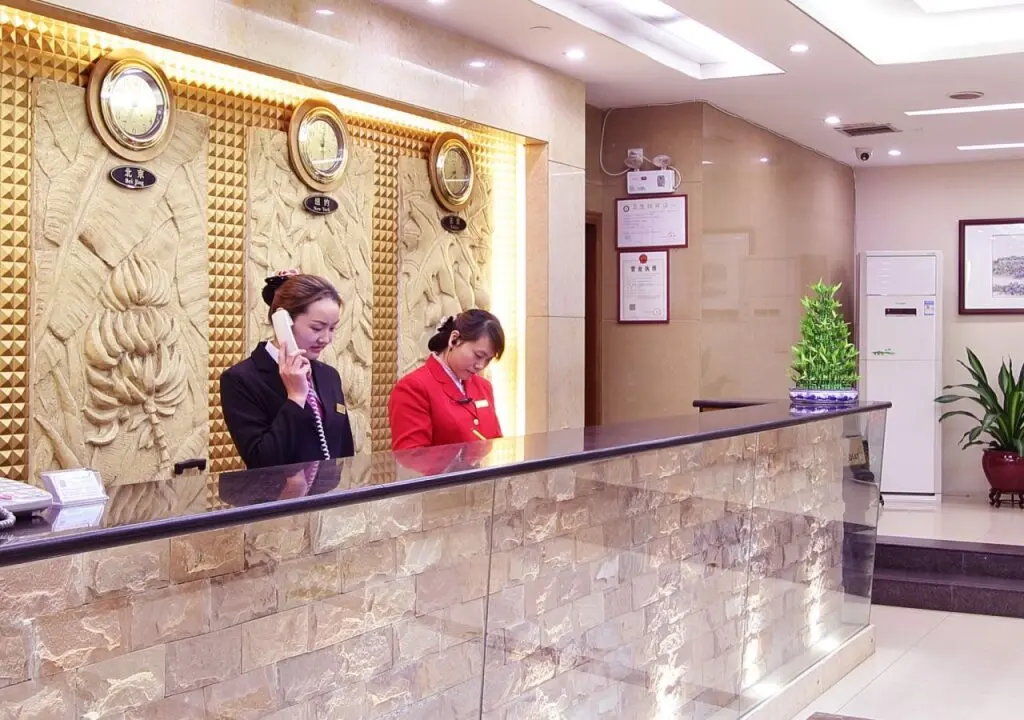 Гуанчжоу: Guang Dong Hotel