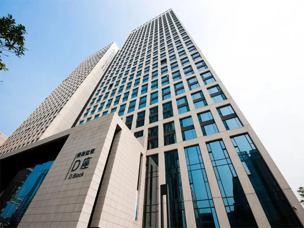 Yicheng Pazhou Poly World Trade Centre Apartment — фото 1