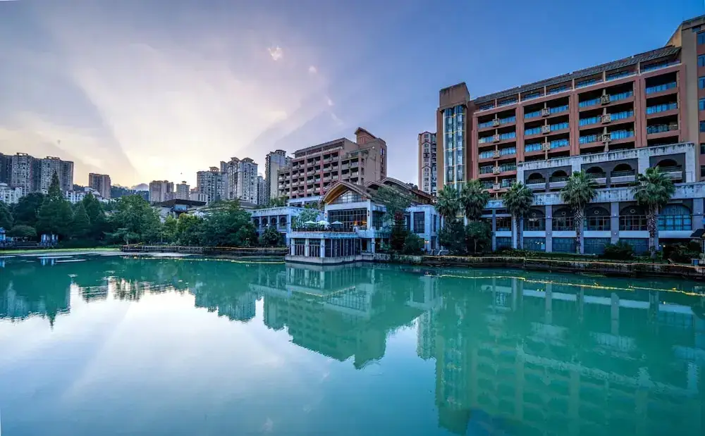 Poly International Hot Spring Hotel — фото 1