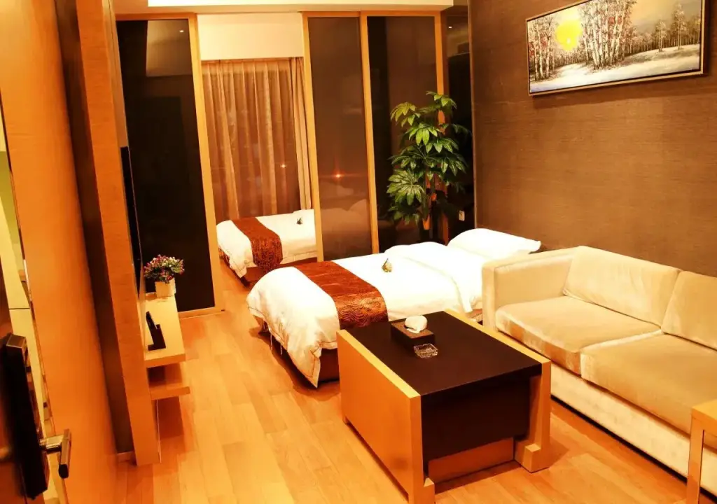 Гуанчжоу: Guangzhou Poly World Trade Center Apartment