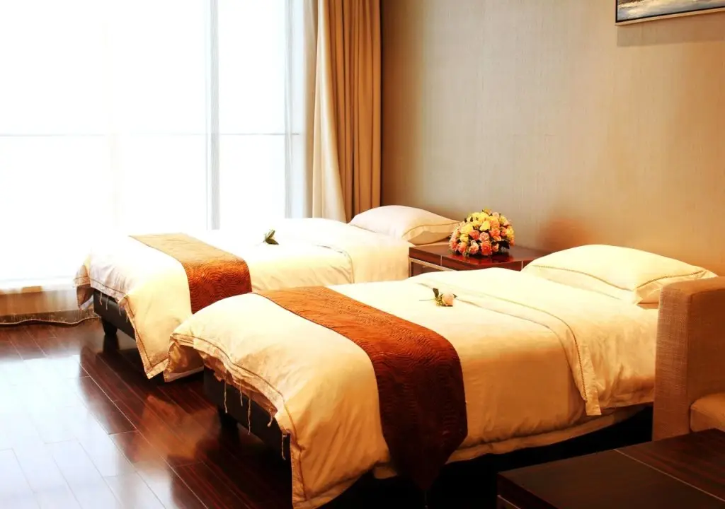 Гуанчжоу: Guangzhou Poly World Trade Center Apartment