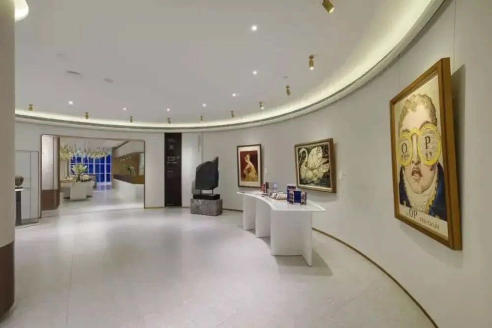 Циндао: Lanou International Hotel, Hong Kong Middle Road, May Fourth Square, Qingdao