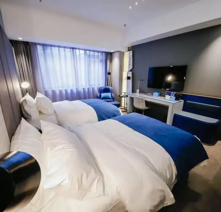 Циндао: Lanou International Hotel, Hong Kong Middle Road, May Fourth Square, Qingdaoh Square, Qingdao