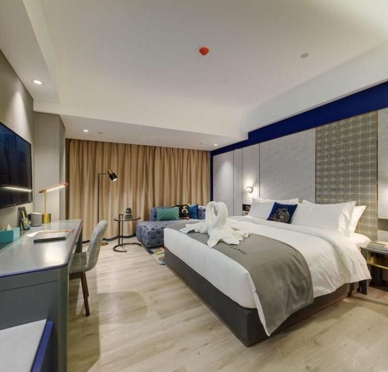 Циндао: Lanou International Hotel, Hong Kong Middle Road, May Fourth Square, Qingdao