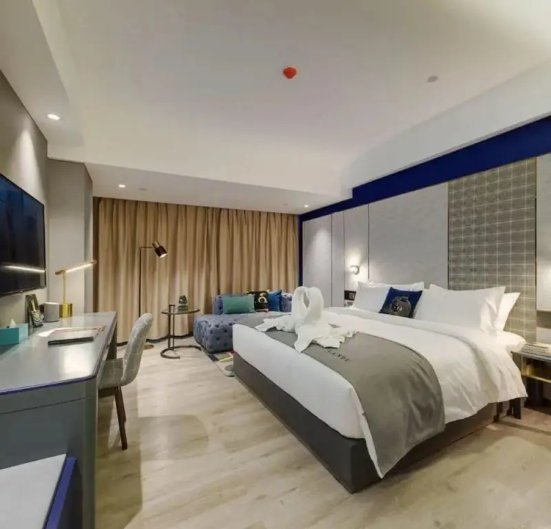 Циндао: Lanou International Hotel, Hong Kong Middle Road, May Fourth Square, Qingdaoh Square, Qingdao