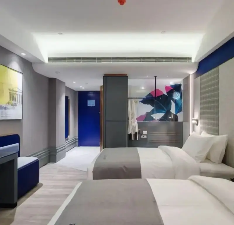 Циндао: Lanou International Hotel, Hong Kong Middle Road, May Fourth Square, Qingdaoh Square, Qingdao