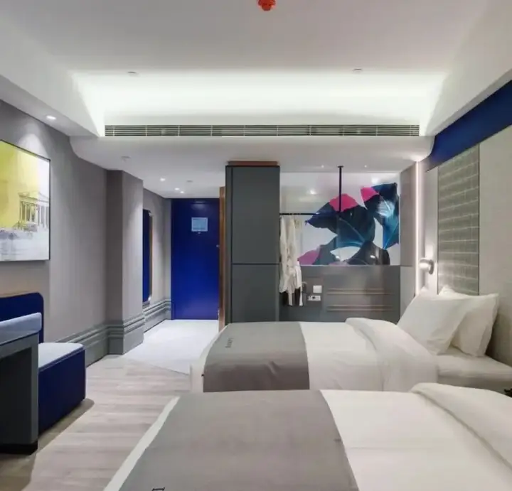 Циндао: Lanou International Hotel, Hong Kong Middle Road, May Fourth Square, Qingdaoh Square, Qingdao