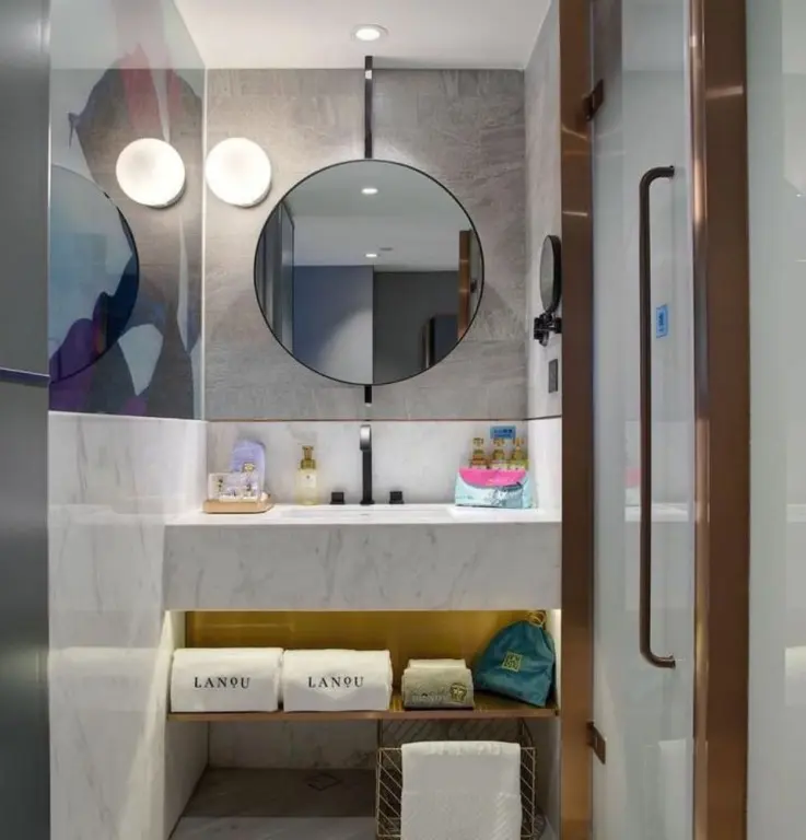 Циндао: Lanou International Hotel, Hong Kong Middle Road, May Fourth Square, Qingdao