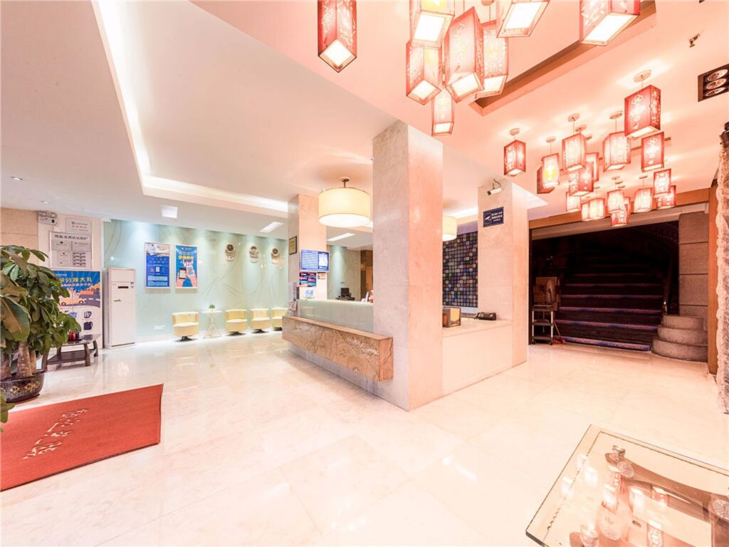 Гуанчжоу: Kaiserdom Hotel Tiyuxi Metro Station