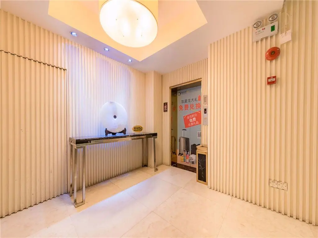 Гуанчжоу: Kaiserdom Hotel Tiyuxi Metro Station