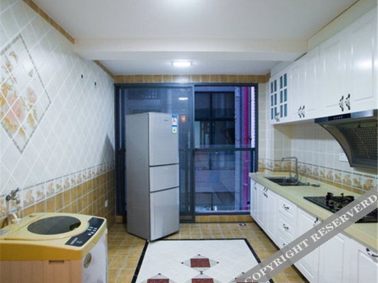 Санья: Sanya Duoleju Family Seaview Apartment
