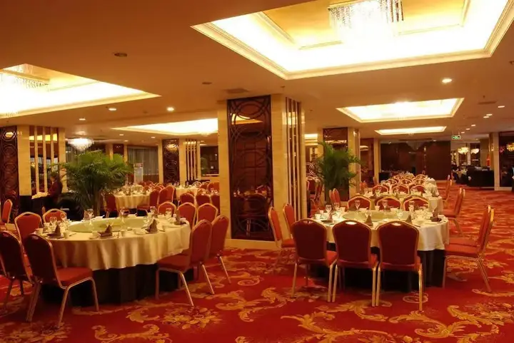 Чэнду: Xin Hua International
