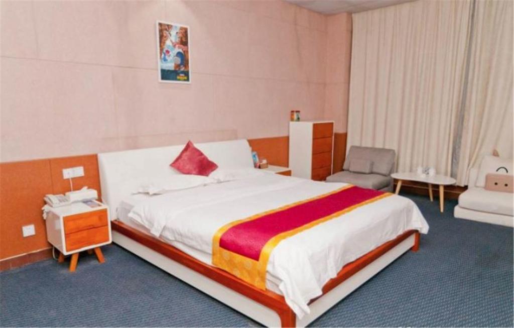 Дунъин: Kunming Film Culture Hotel