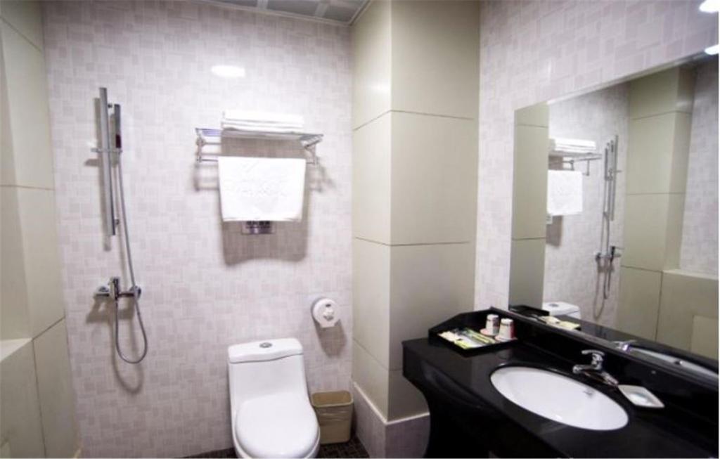Дунъин: Kunming Film Culture Hotel