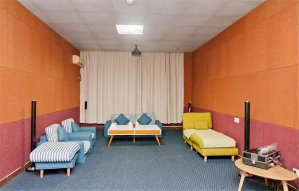 Дунъин: Kunming Film Culture Hotel