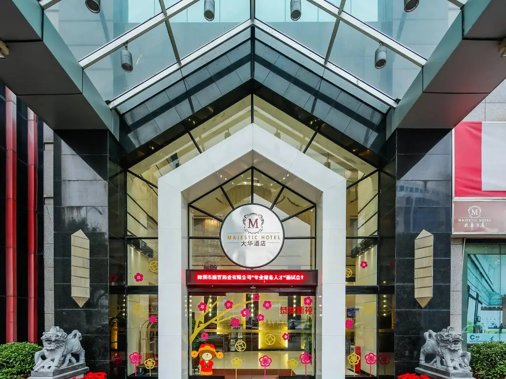 Majestic Hotel — фото 1