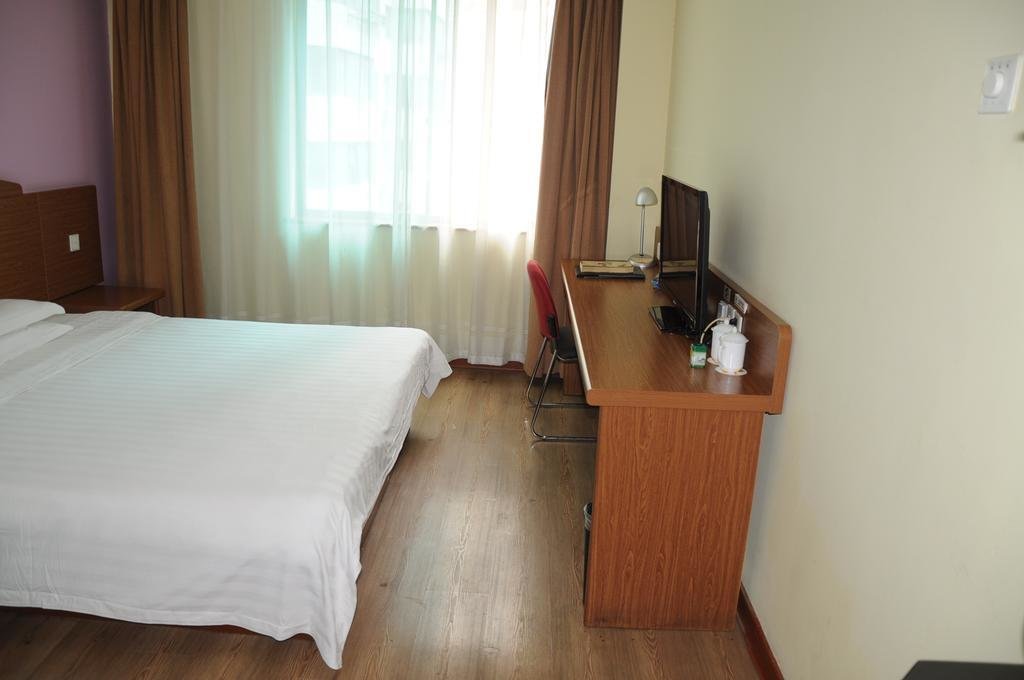 Ханчжоу: Super 8 Hotel Hangzhou Fengqi Road