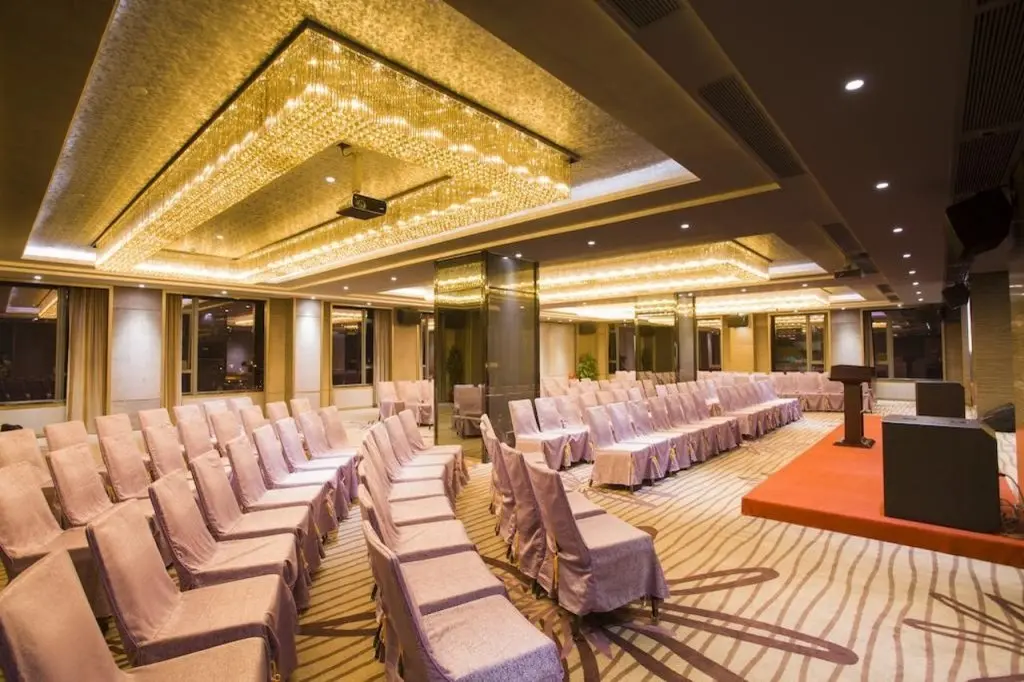 Гуанчжоу: La Perle International Hotel - Free shuttle between hotel and Exhibition Center during Canton Fair & Exhibitor registration Counter