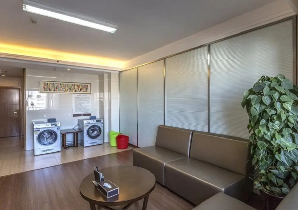 Peninsula Season Hotel Apartment — фото 1