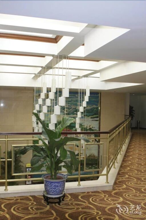 Пекин: The Qomolangma Hotel Beijing China