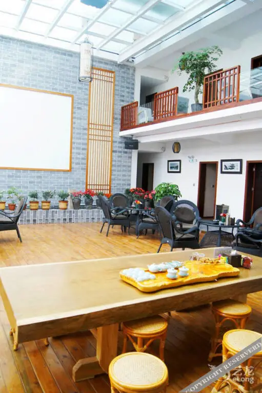 Дали: Dali Encounter Hotel