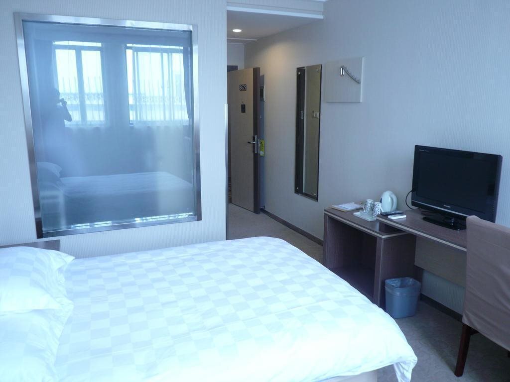 Super 8 Hotel Bengbu Railway Station — фото 1