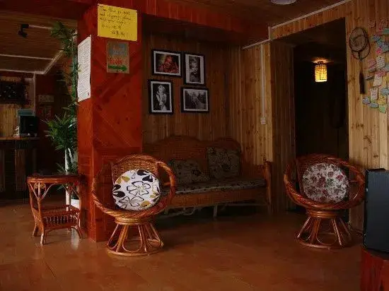 Dragon's Den Hostel — фото 1