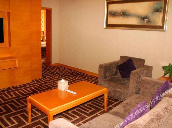 Лохэ: Henghui New Century Grand Hotel