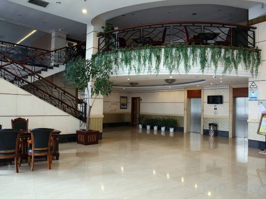 Нинбо: College Hotel
