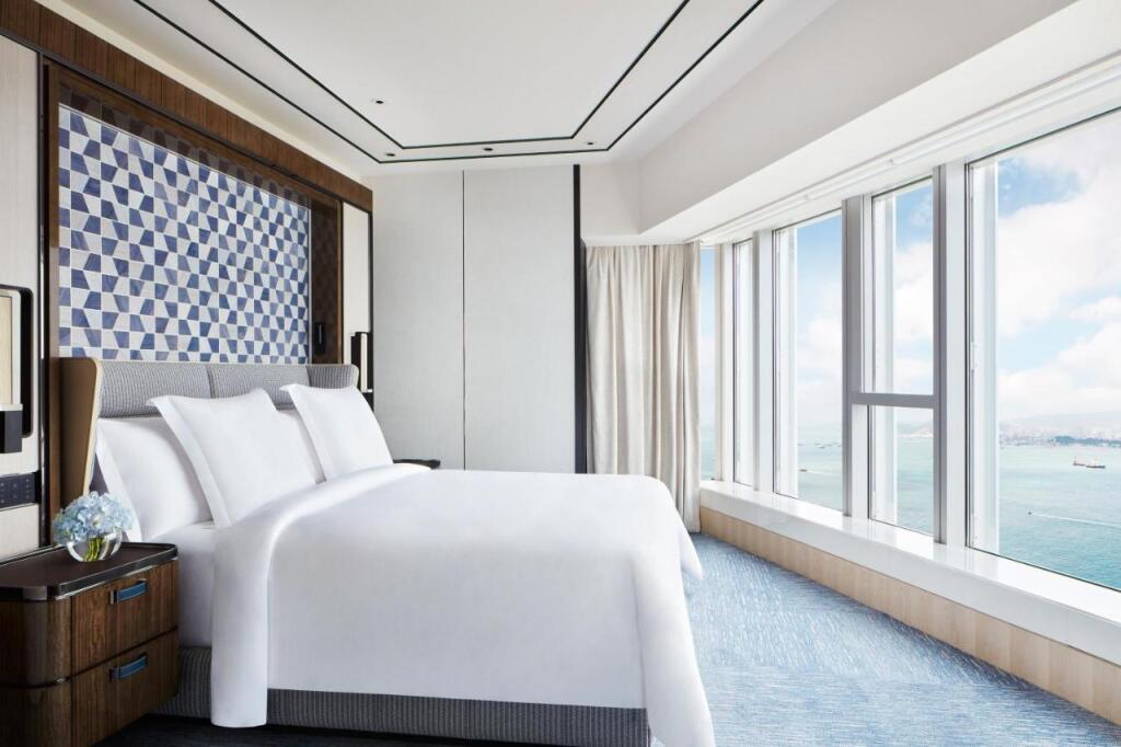 Гонконг: Four Seasons Hotel Hong Kong