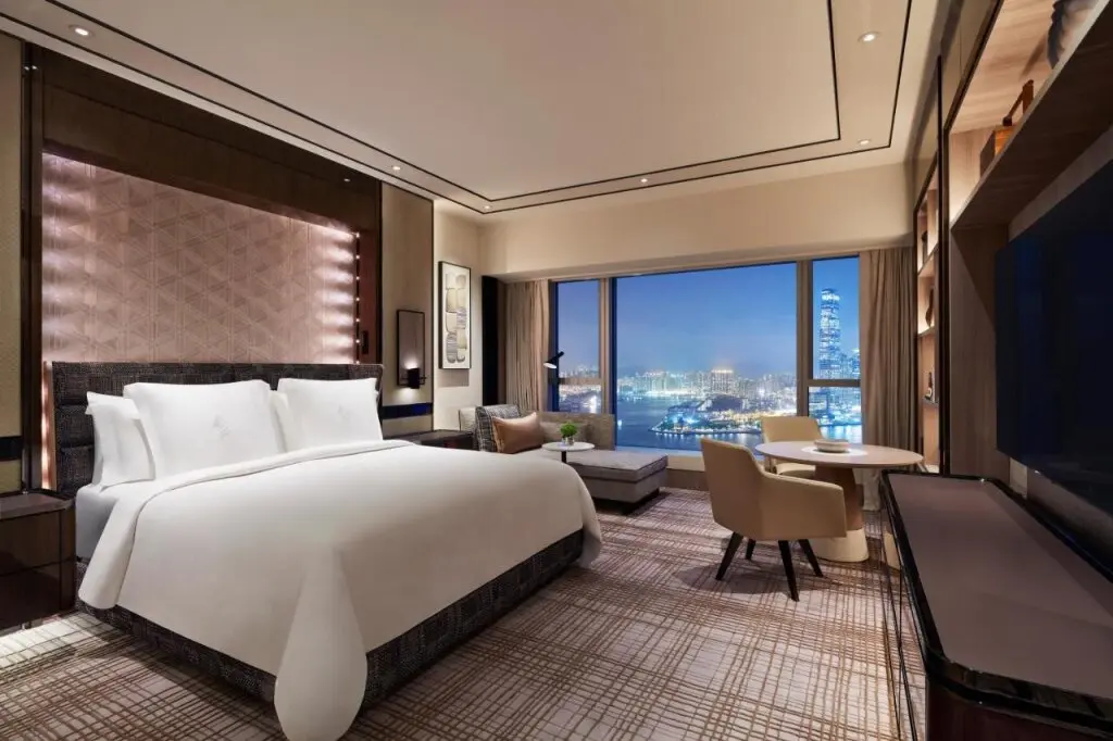 Гонконг: Four Seasons Hotel Hong Kong