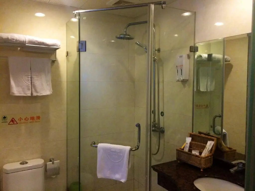 Шанхай: GreenTree Inn Shanghai Dongming Road Subway Station Express