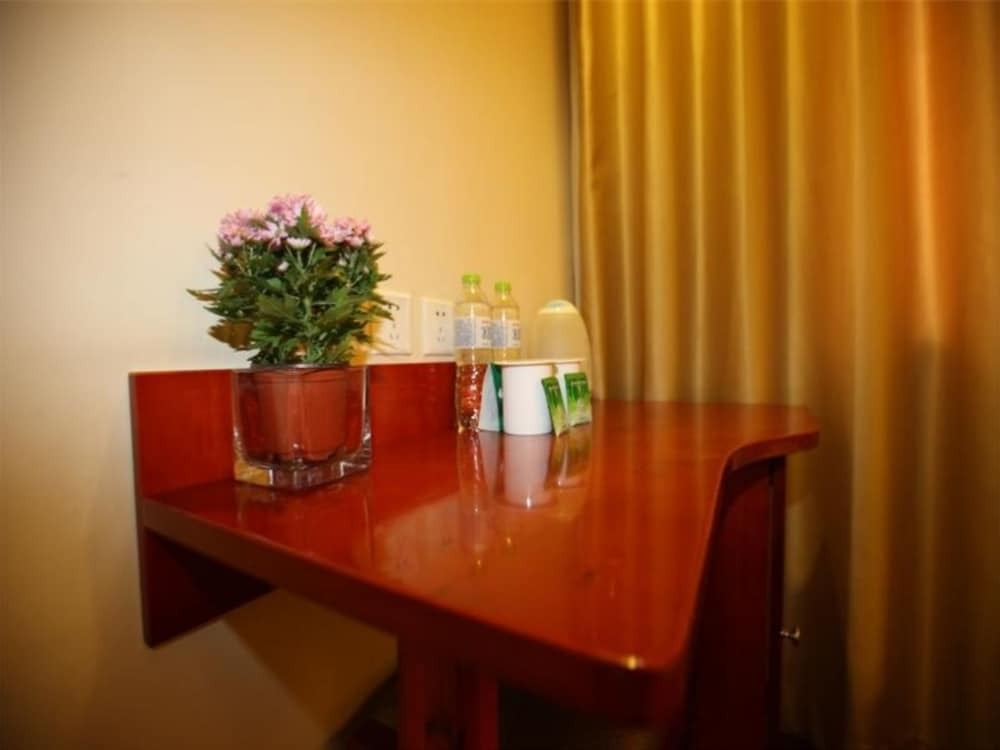 Пекин: GreenTree Inn Beijing Haidian District Xueyuan Road Wudaokou Subway Station Business Hotel