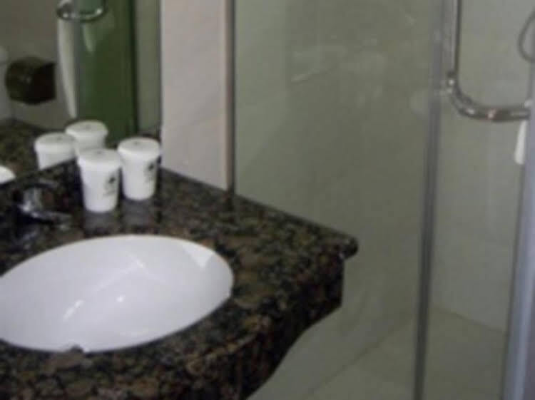 Greentree Inn Shenzhen Buji Changlong Metro Station Express Hotel — фото 1