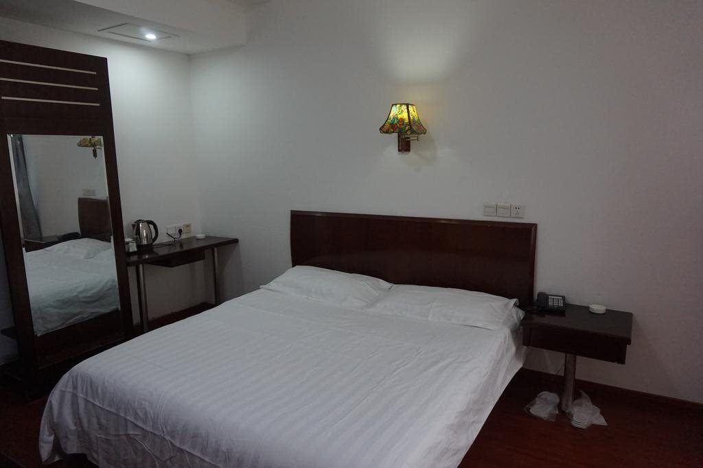 Шанхай: Shanghai Junhang Holiday Hotel