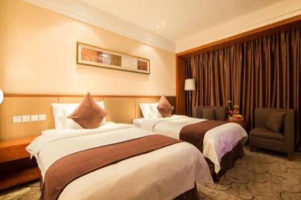 Phoenix Lake Tianquan Hotel — фото 1