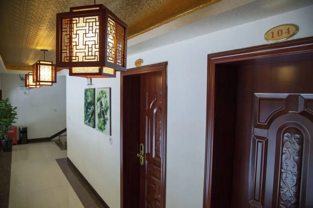 Лешан: Mount Emei Happy Hotel