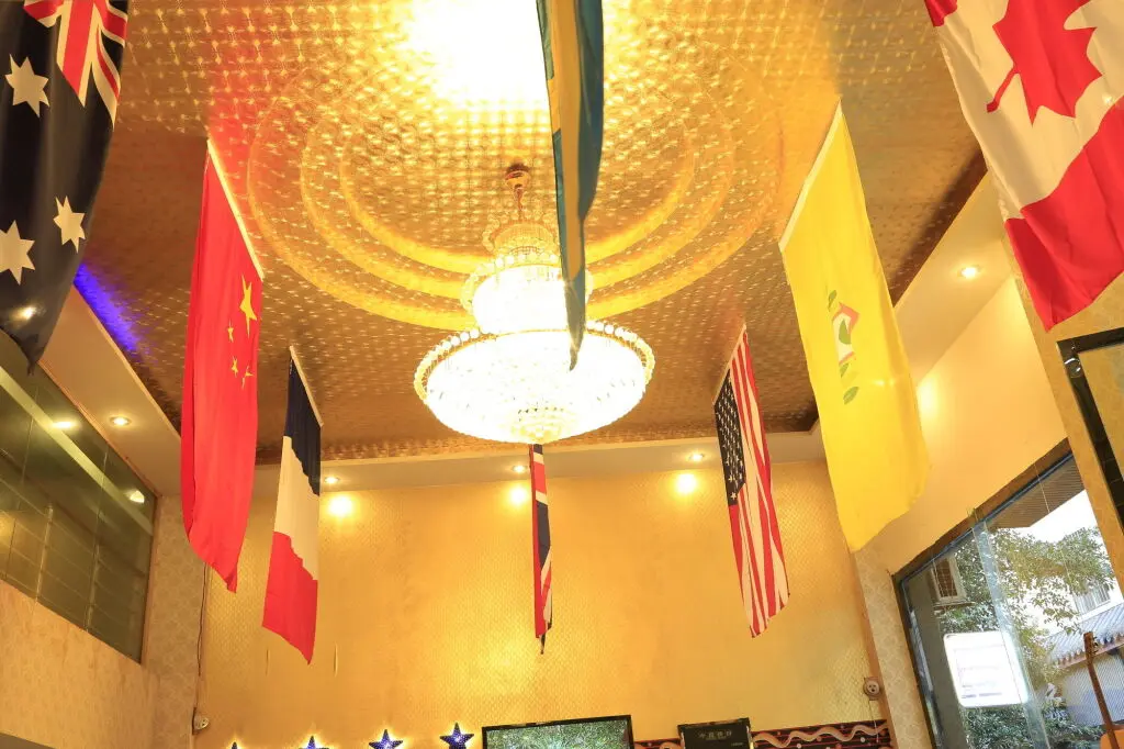 Лешан: Mount Emei Happy Hotel